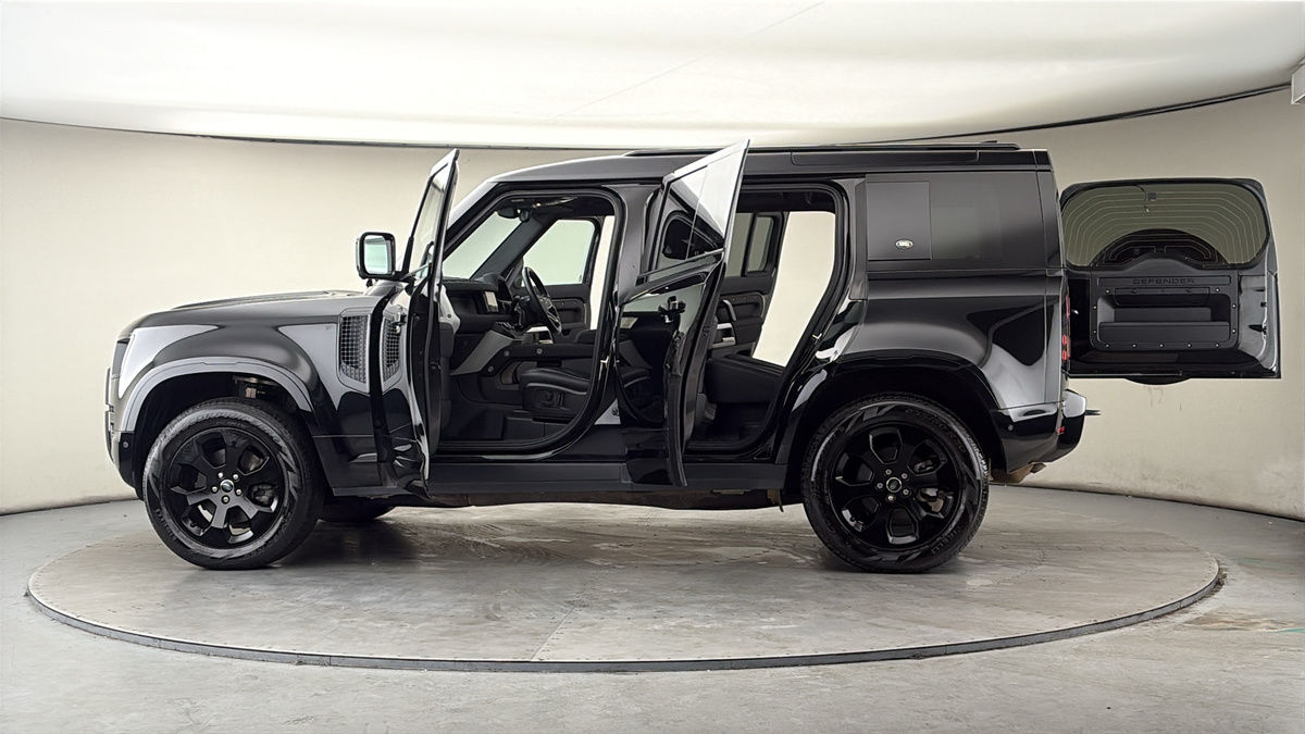 More views of Land Rover Defender 110