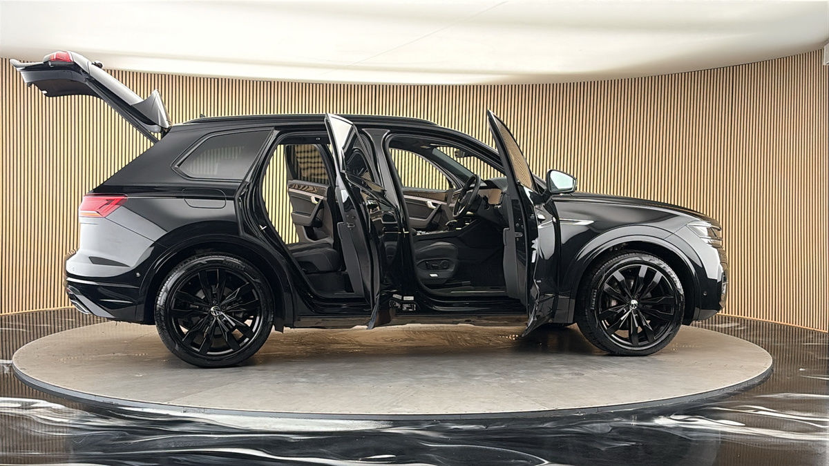 More views of Volkswagen Touareg