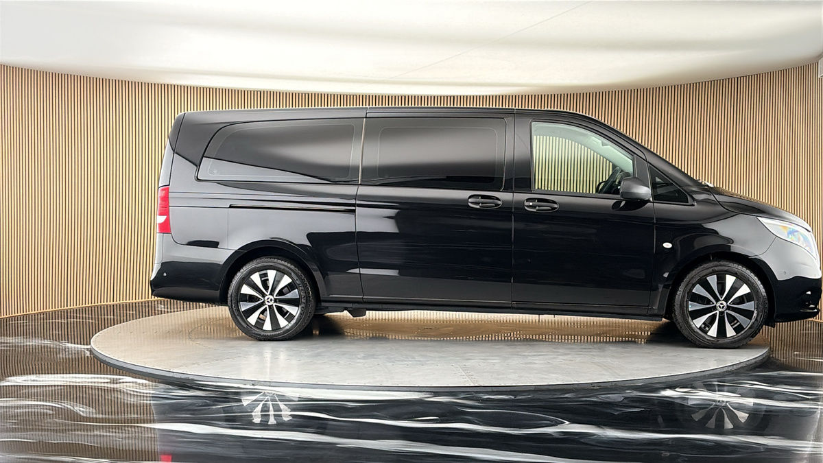 More views of Mercedes-Benz Vito