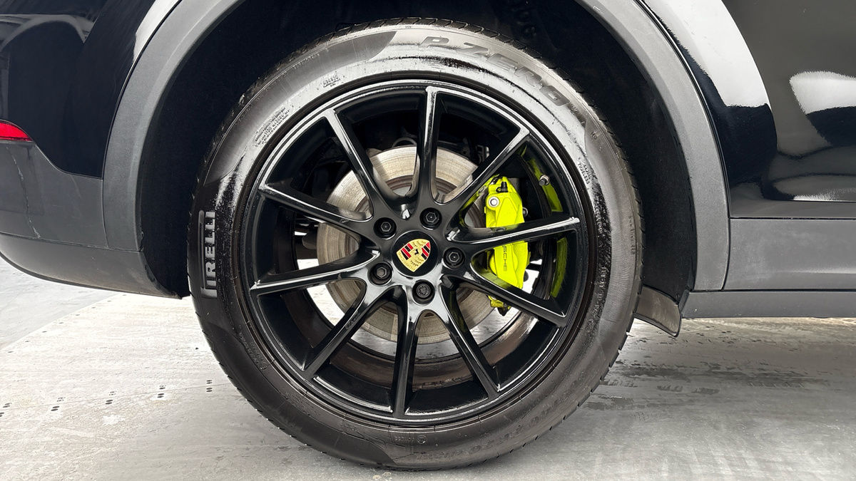 Porsche Cayenne Image 10
