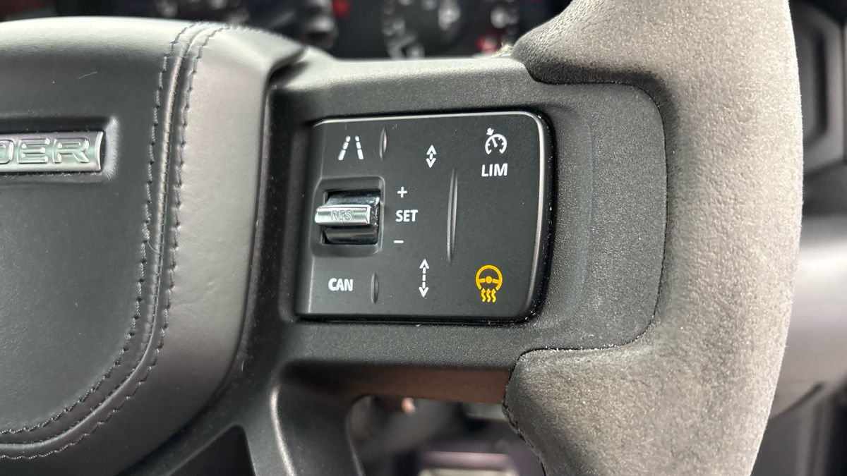 Land Rover Defender 90 Image 34