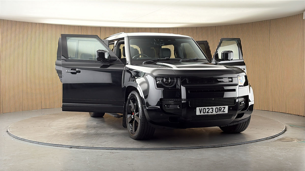 More views of Land Rover Defender 110