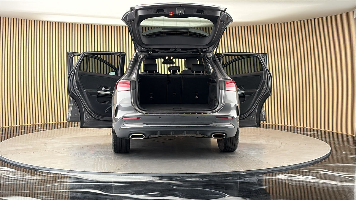 More views of Mercedes-Benz GLA