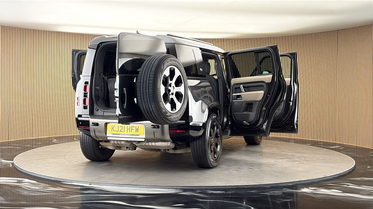 More views of Land Rover Defender 110