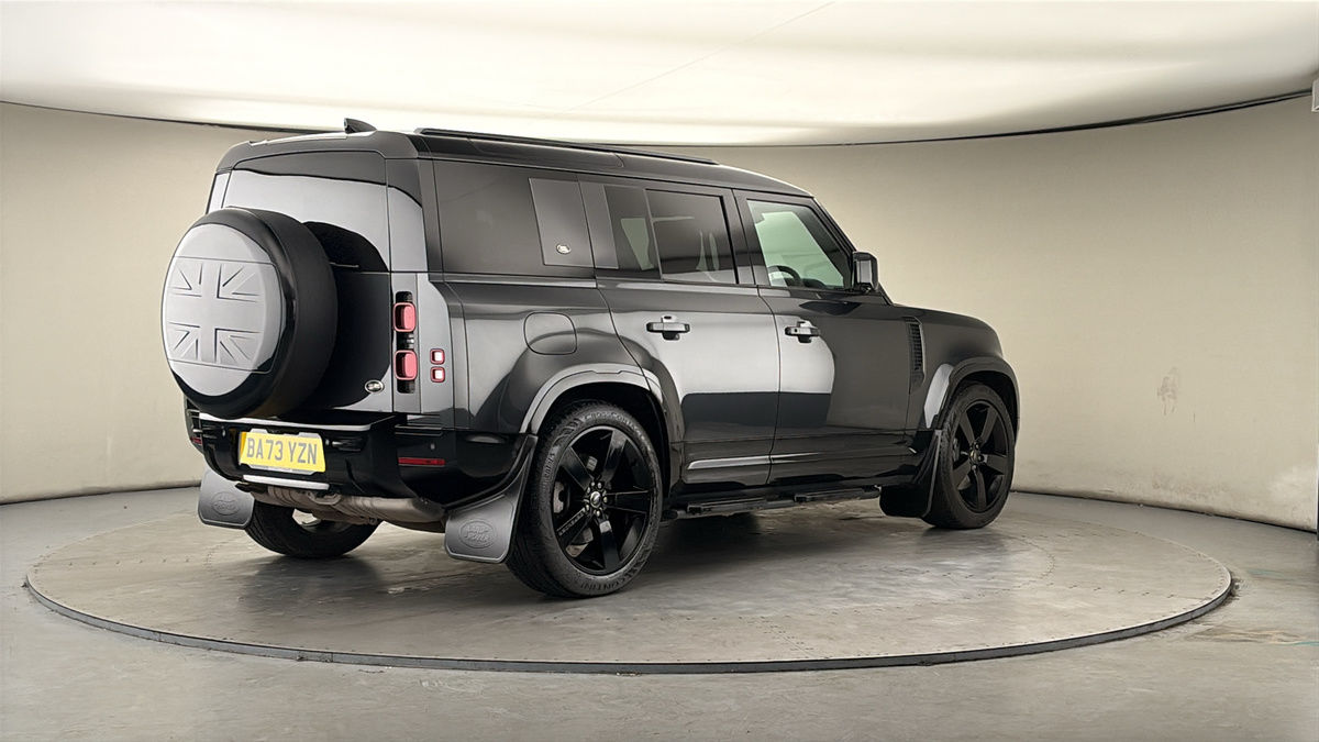 Land Rover Defender 110 Image 21