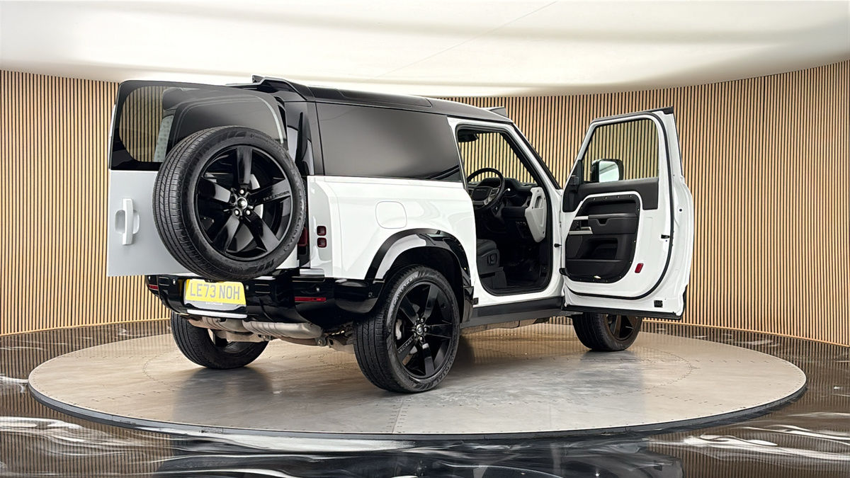 More views of Land Rover Defender 90
