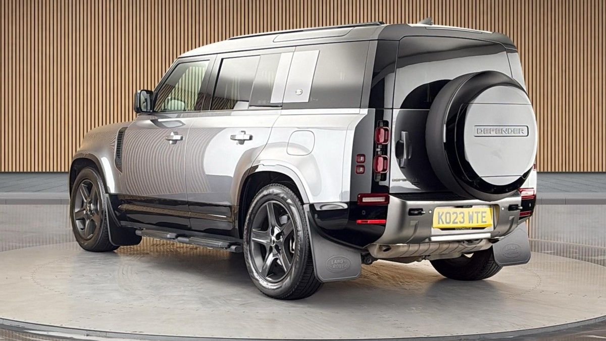 Land Rover Defender 110 Image 2