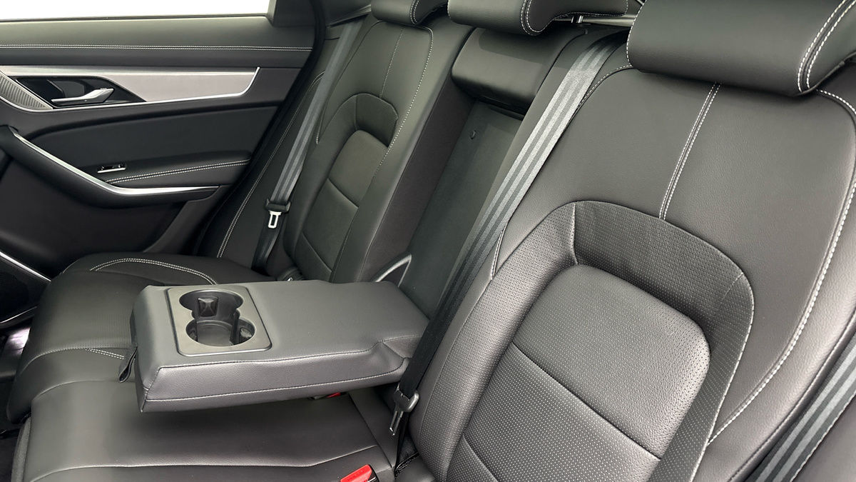 Jaguar F-PACE Image 9