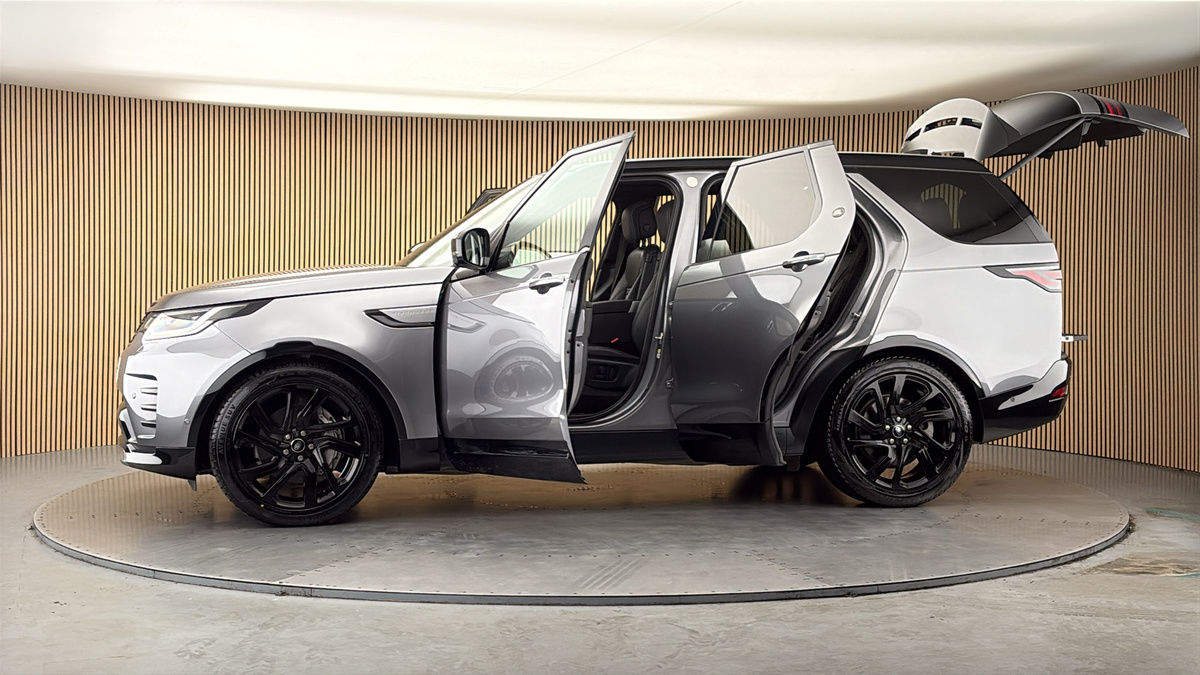 More views of Land Rover Discovery