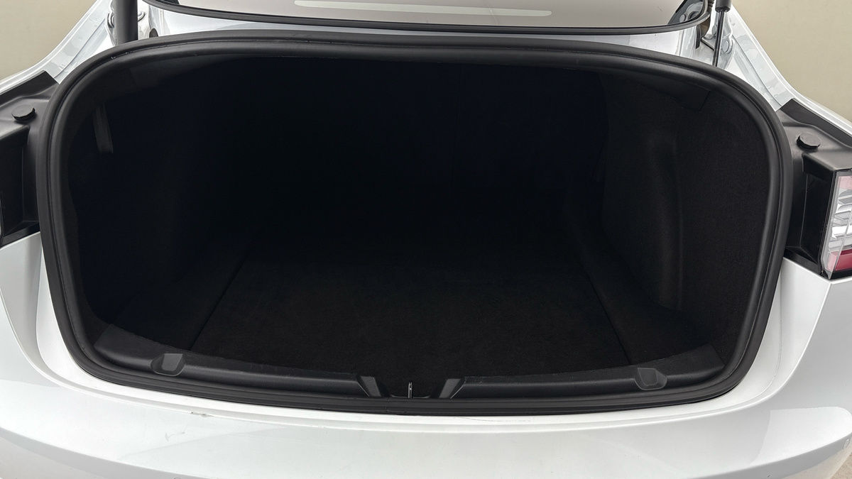 Tesla Model 3 Image 11