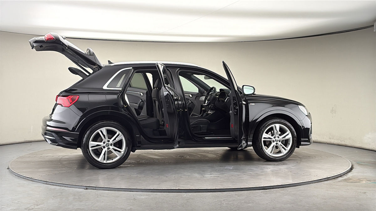 More views of Audi Q3