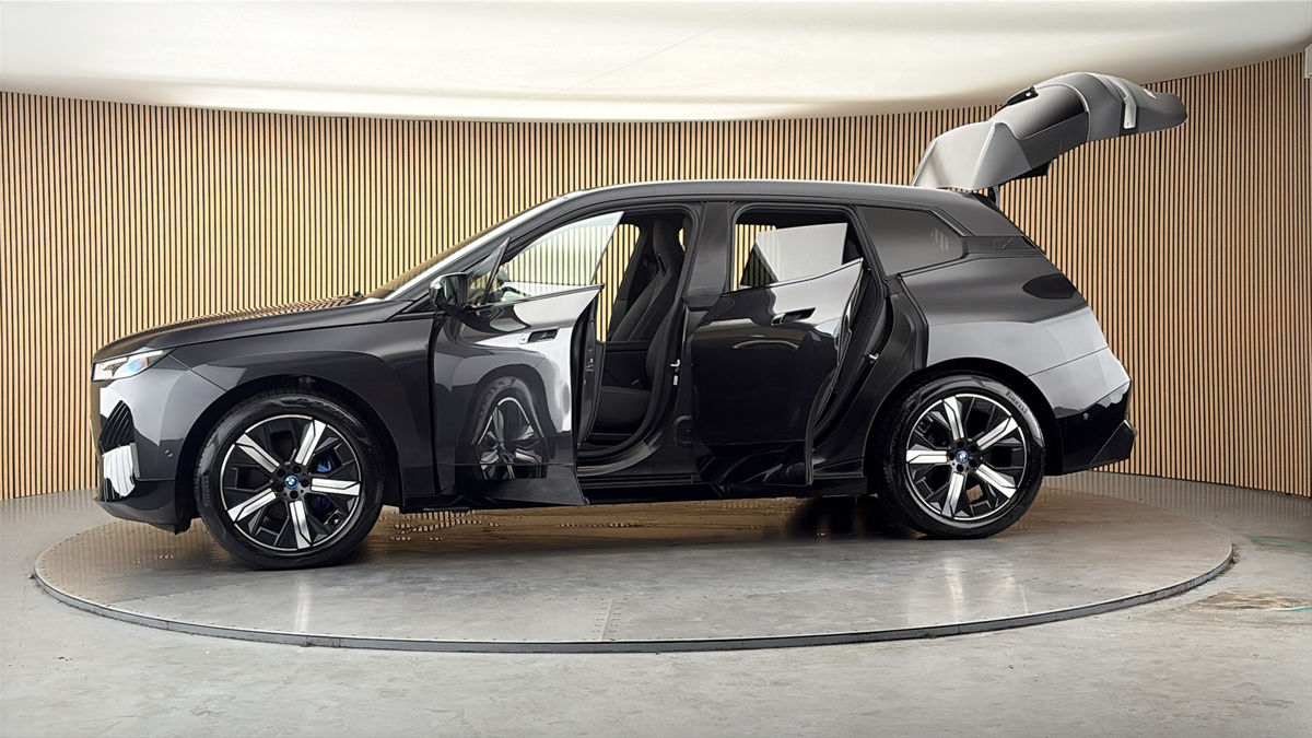 More views of BMW iX