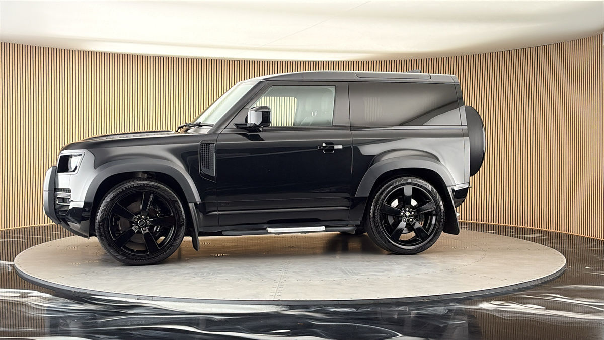More views of Land Rover Defender 90