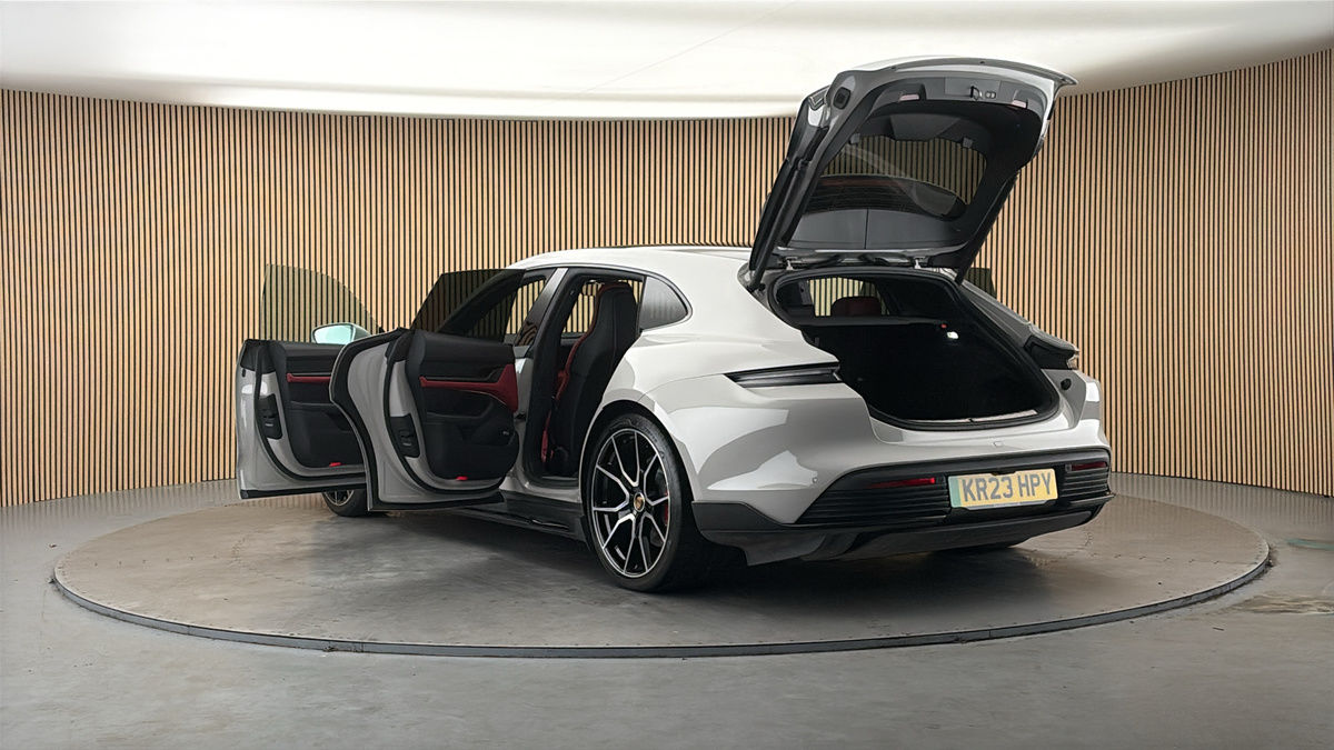 Porsche Taycan Image 23