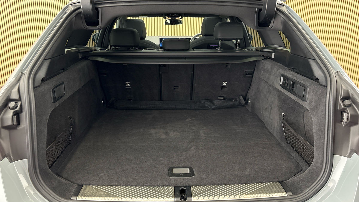 BMW 5 Series Image 11
