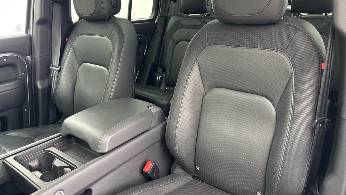 Land Rover Defender 110 Urban Image 7