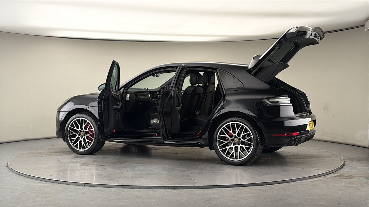 More views of Porsche Macan