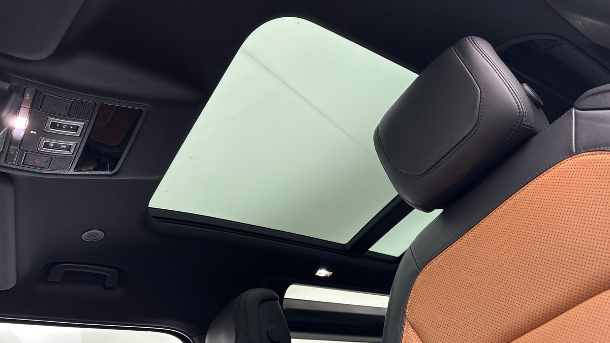 Land Rover Defender 90 Image 6