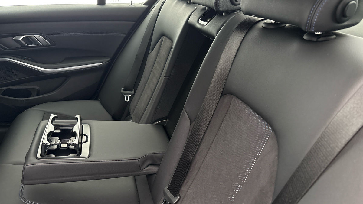 BMW 3 Series Image 9