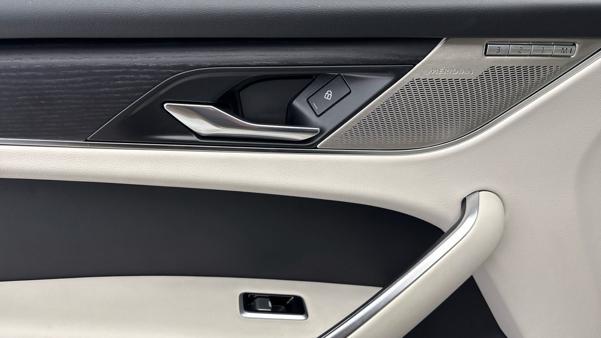 Jaguar F-PACE Image 19
