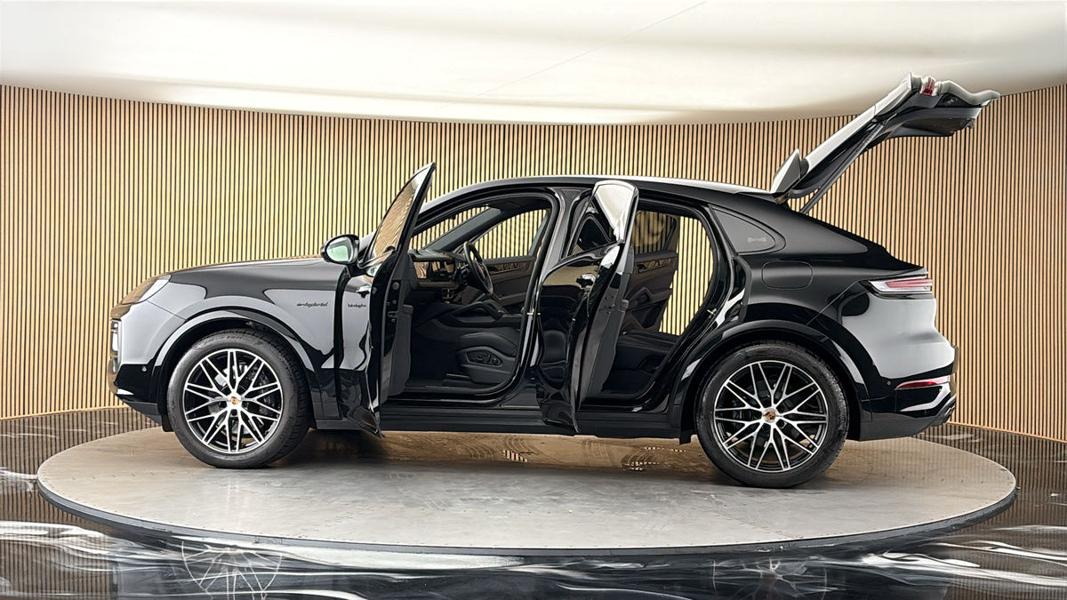 More views of Porsche Cayenne