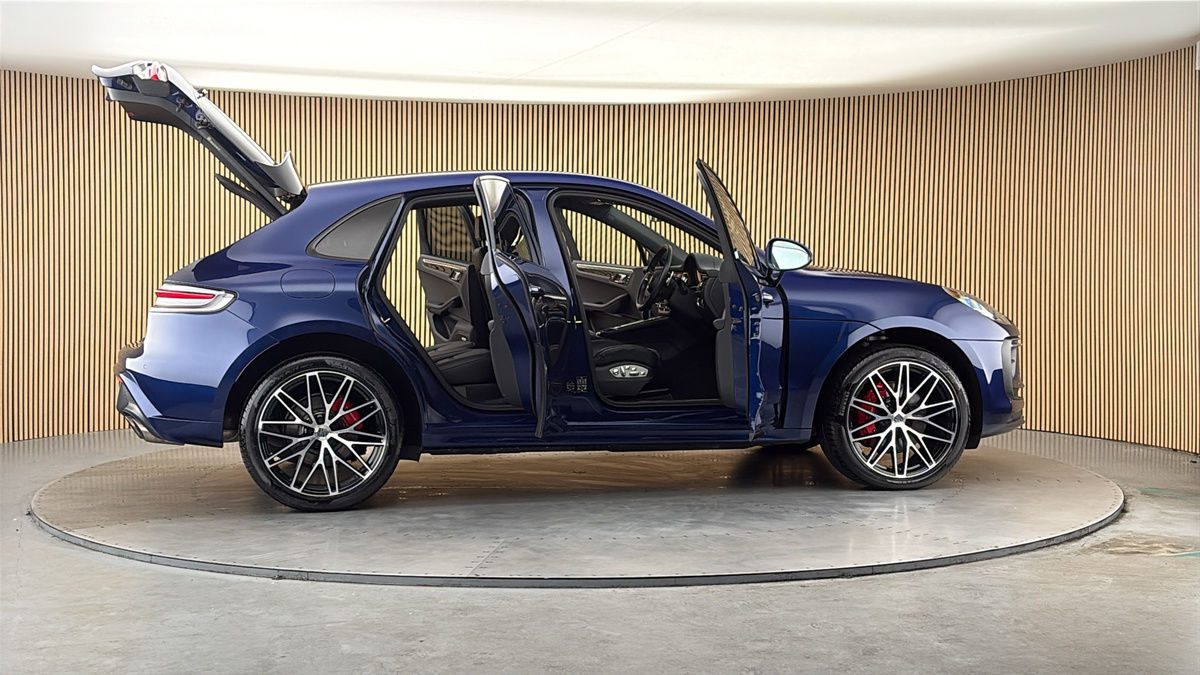 More views of Porsche Macan