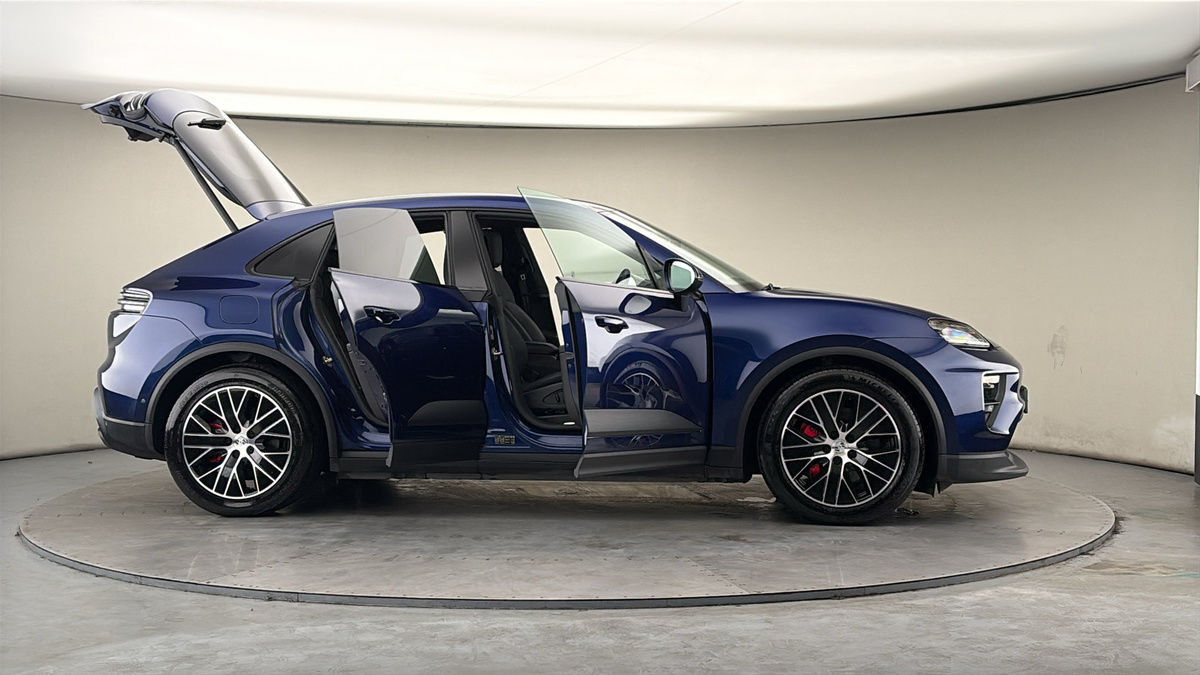 More views of Porsche Macan