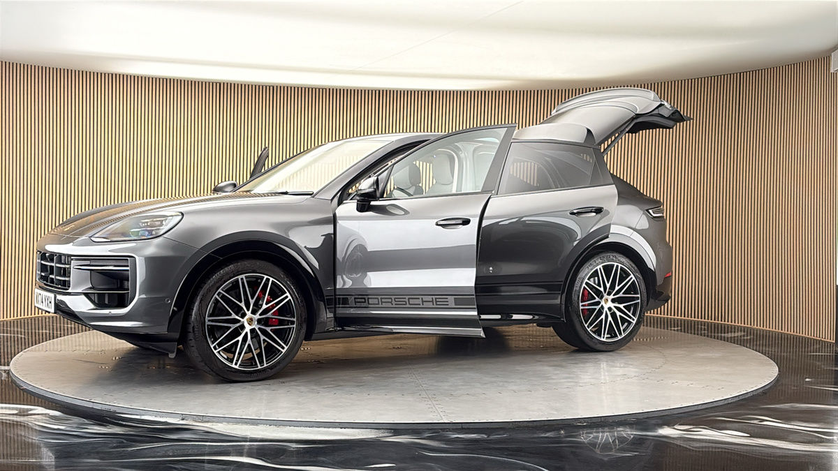 More views of Porsche Cayenne