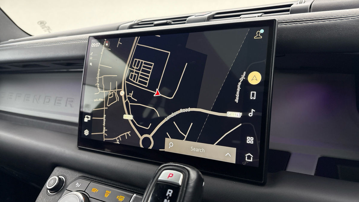 Land Rover Defender 130 Image 17