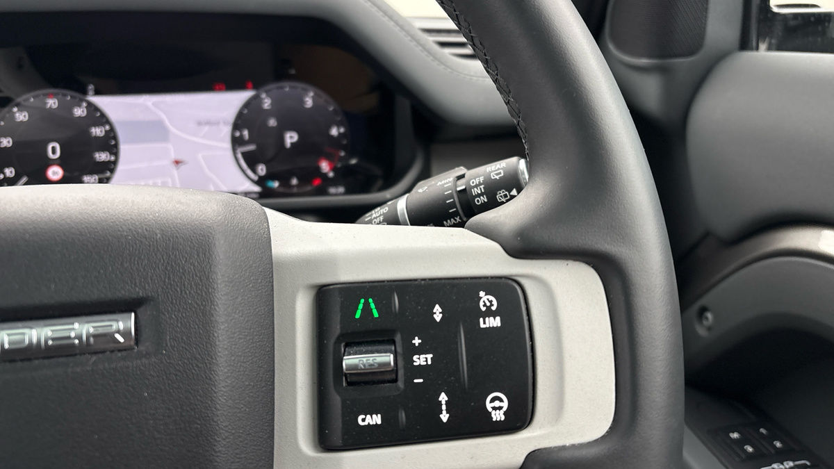 Land Rover Defender 110 Urban Image 33