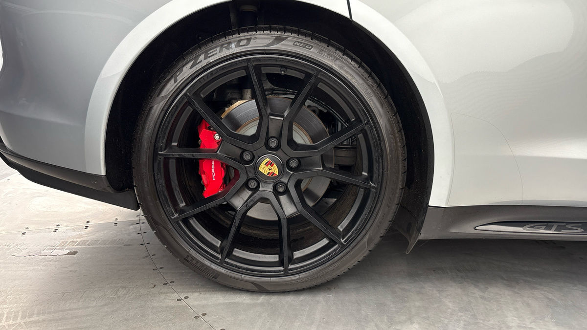 Porsche Taycan Image 10