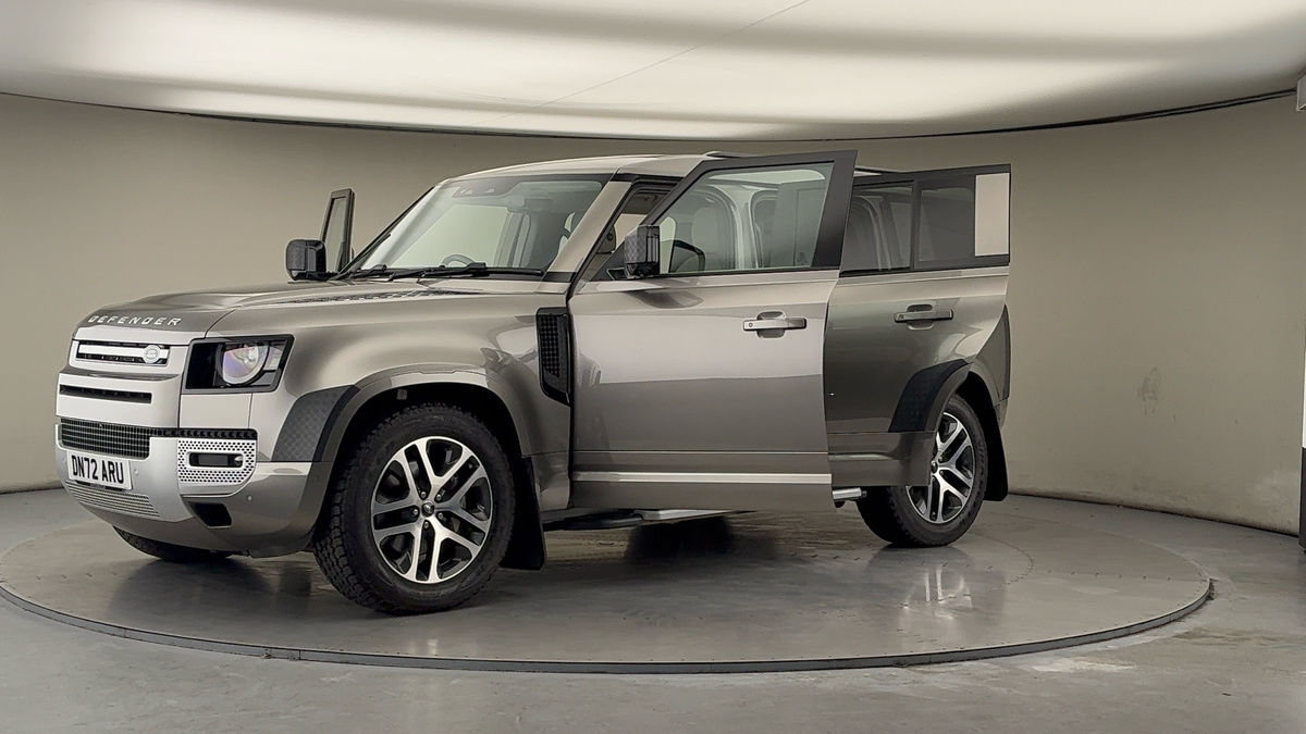 Land Rover Defender 110 Image 22