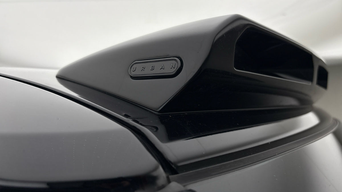 Land Rover Defender 130 Urban Image 25