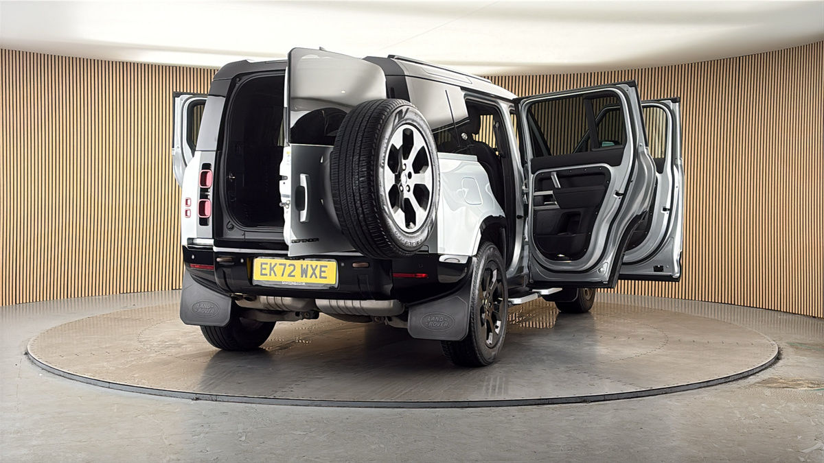 More views of Land Rover Defender 110