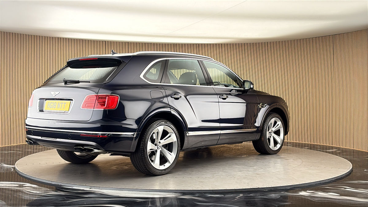 Bentley Bentayga Image 21