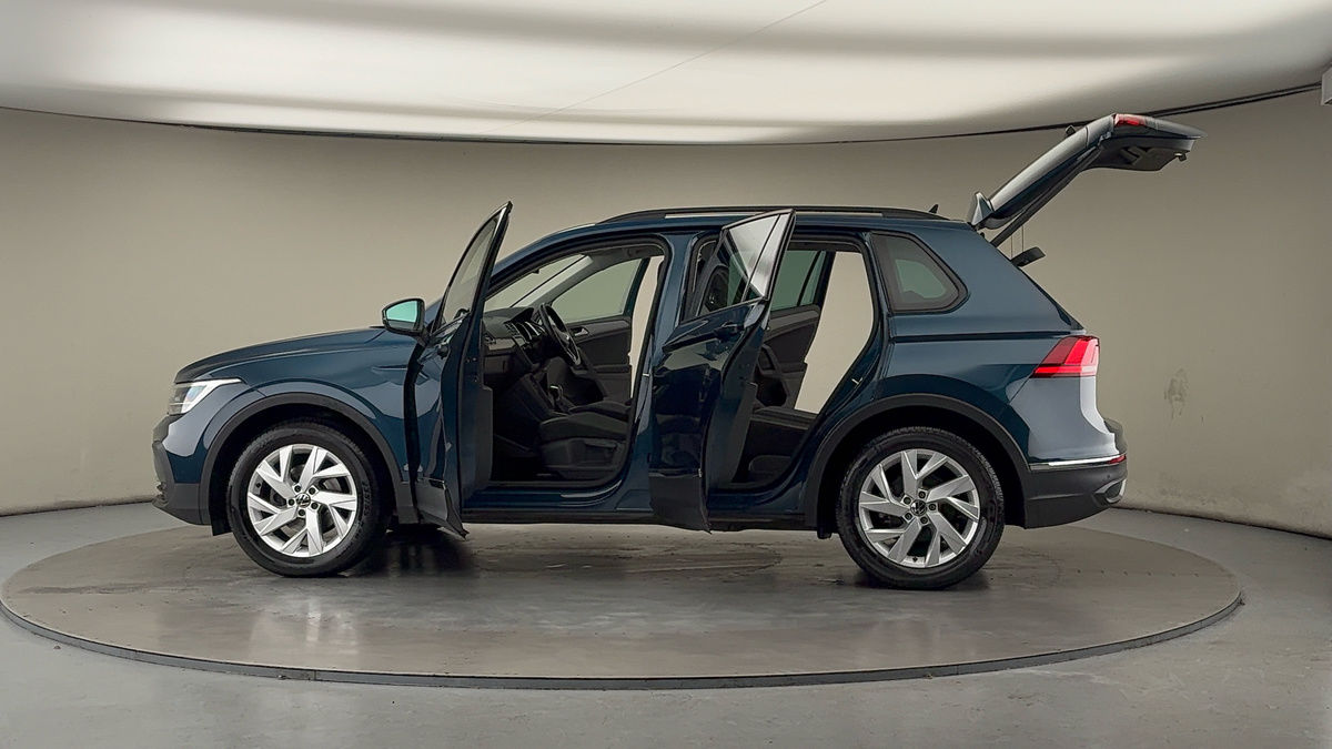 More views of Volkswagen Tiguan