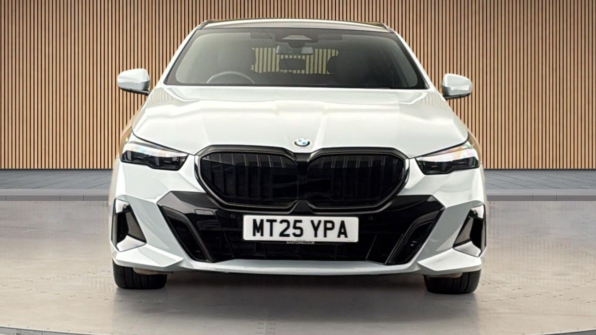 BMW 5 Series Image 3