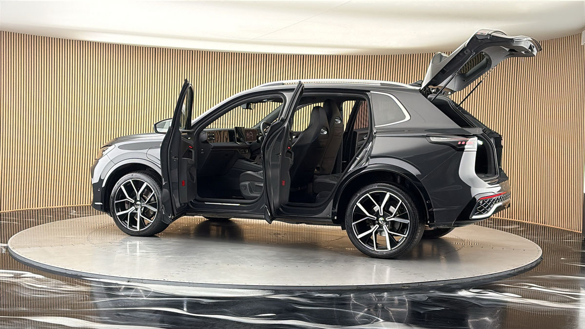 More views of Volkswagen Tiguan