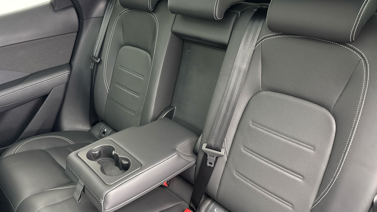 Jaguar E-PACE Image 8