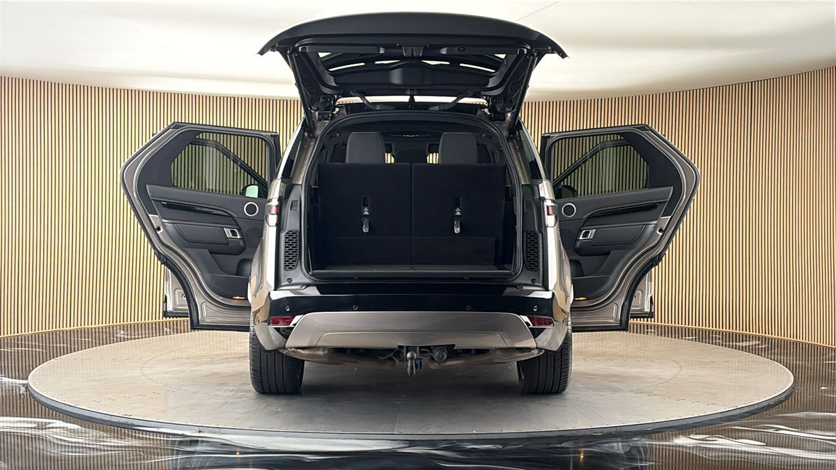 More views of Land Rover Discovery