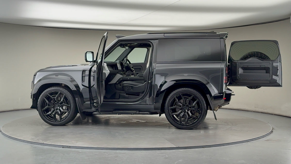 More views of Land Rover Defender 90