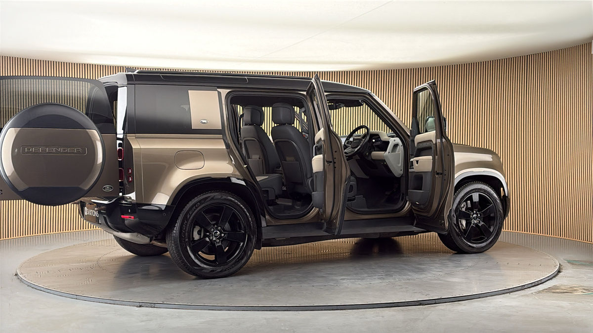 More views of Land Rover Defender 110