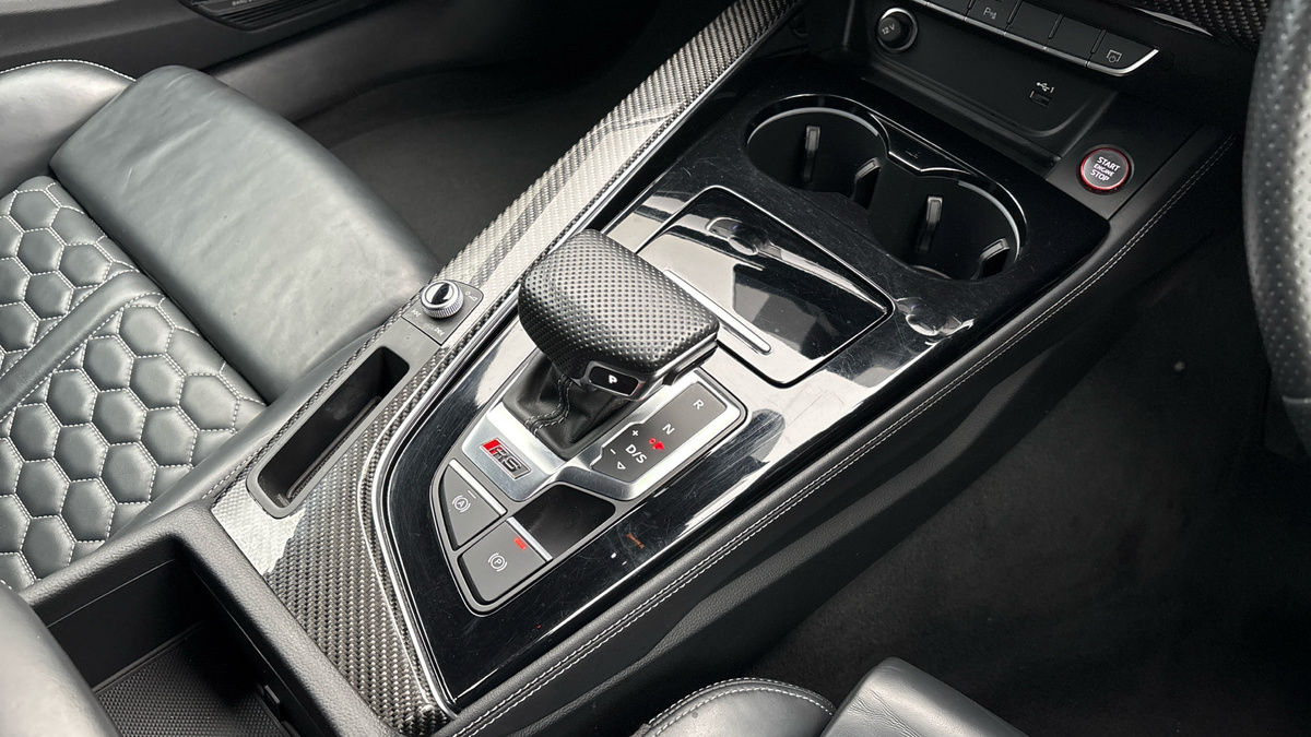 Audi RS4 Avant Image 18