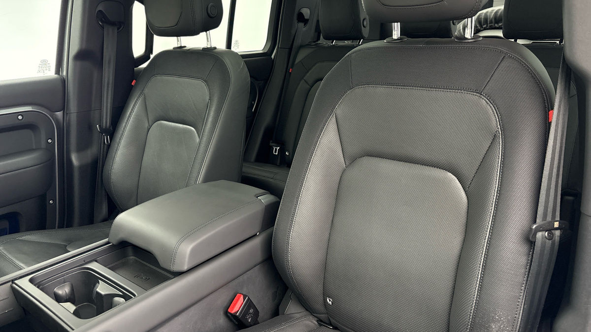 Land Rover Defender 110 Urban Image 7