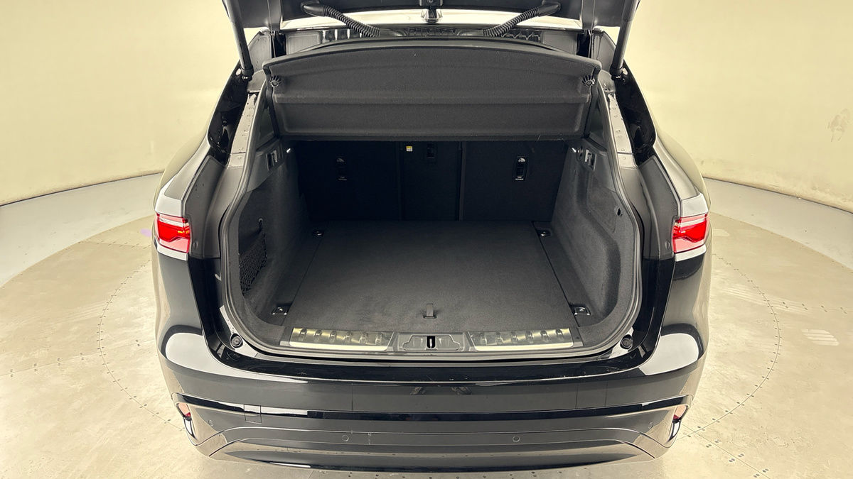 Jaguar F-PACE Image 11