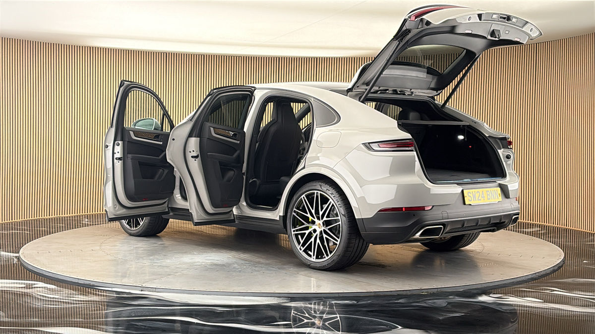 More views of Porsche Cayenne