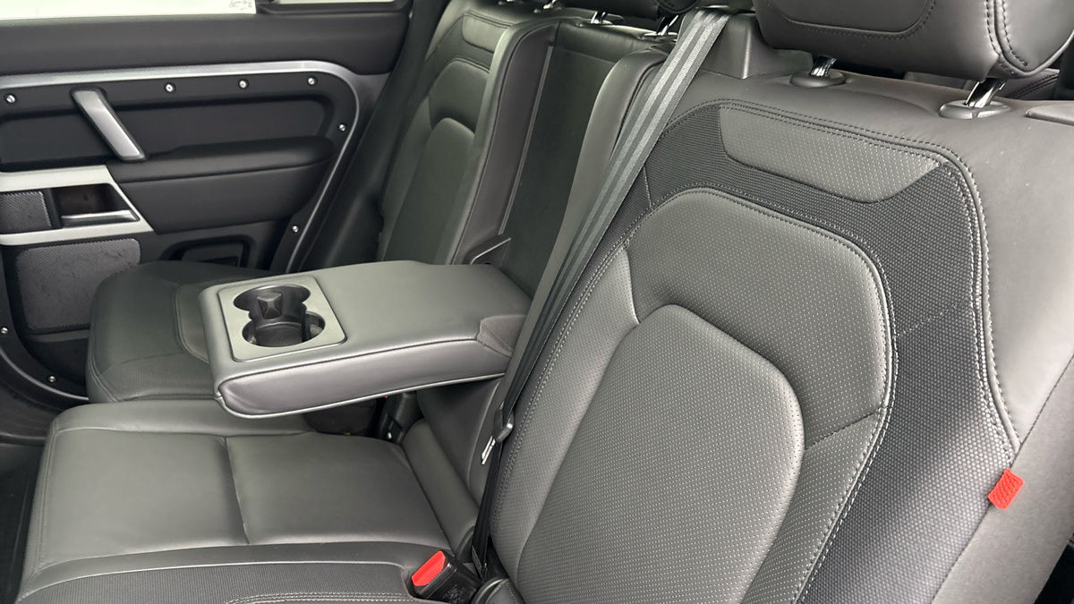 Land Rover Defender 110 Urban Image 9