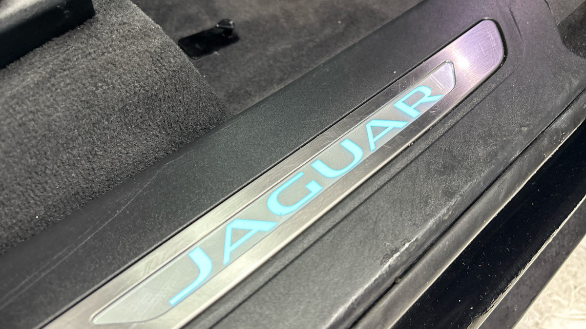 Jaguar F-PACE Image 6