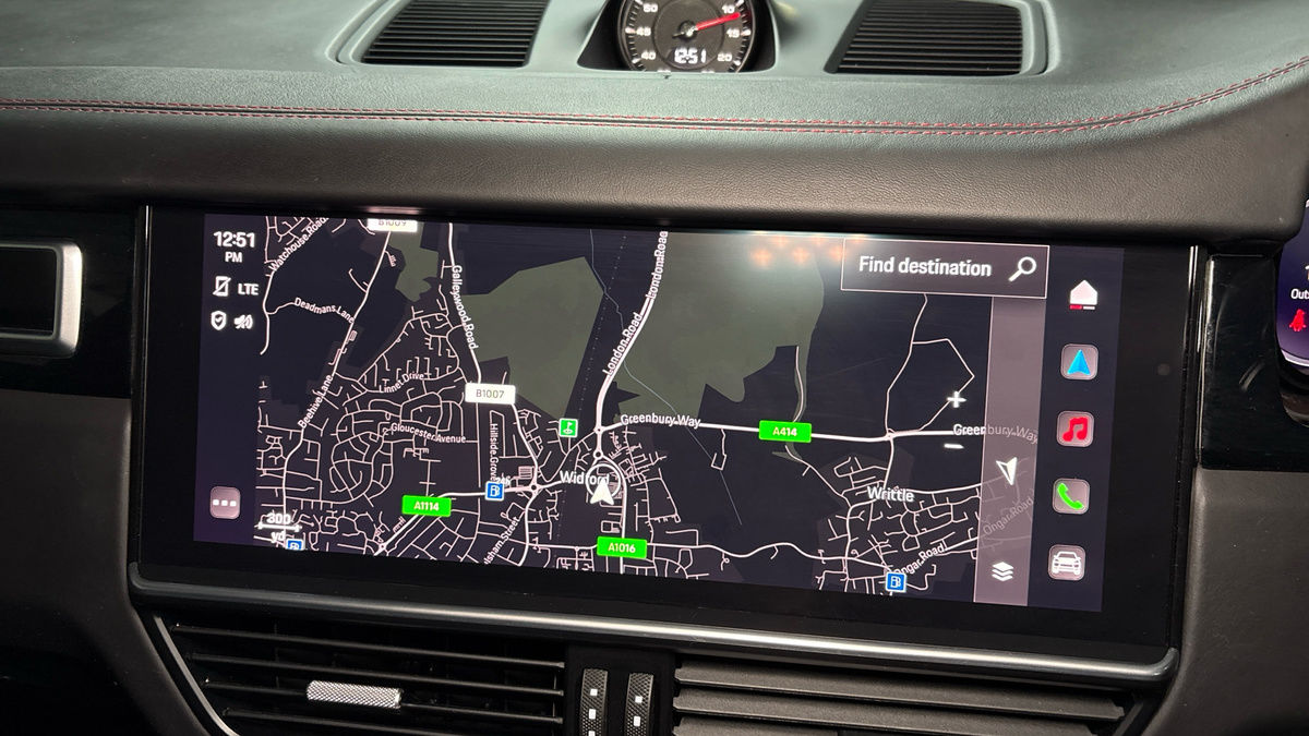 Porsche Cayenne Image 17