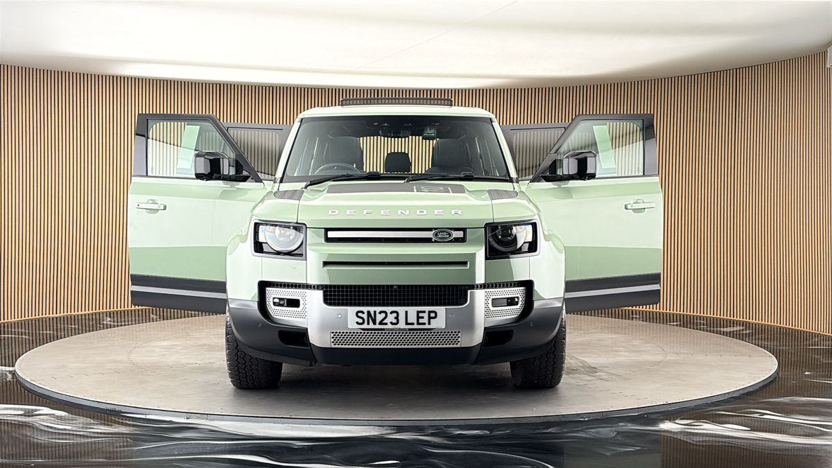More views of Land Rover Defender 110